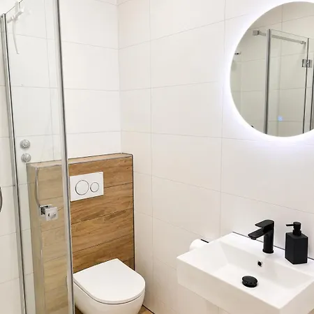 Eigenes Badezimmer I Fruehstueckskueche I Balkon Guest house